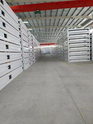 Casas de contêineres dobráveis pré-fabricadas de 20 pés e 40 pés com estrutura de estrutura de aço leve Q235/Q345