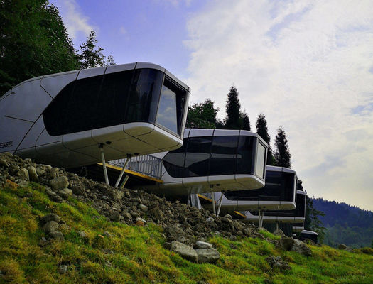 Casa Capsula Solar Espacial A mistura perfeita de luxo e natureza no piso de tabuleiro MGO