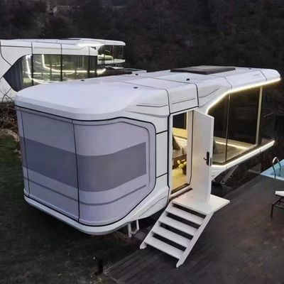 Casa de vidro exterior personalizada para casais de férias em estilo de design contemporâneo