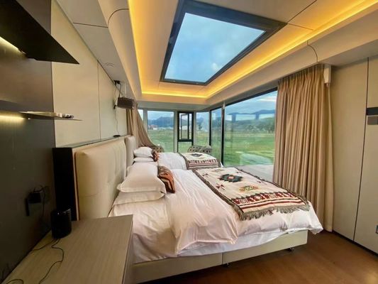 Casa de vidro exterior personalizada para casais de férias em estilo de design contemporâneo